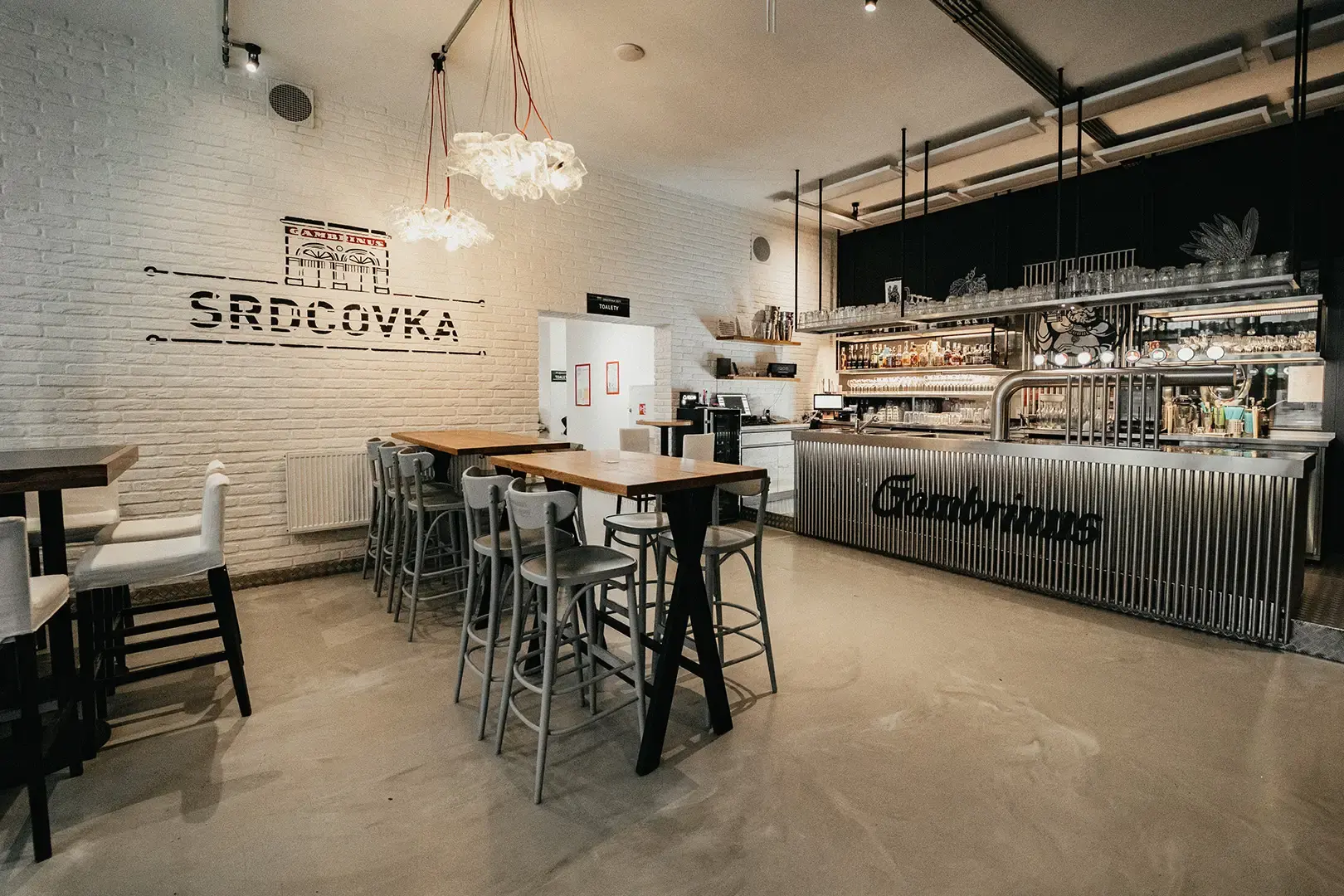 Bar a sál restaurace